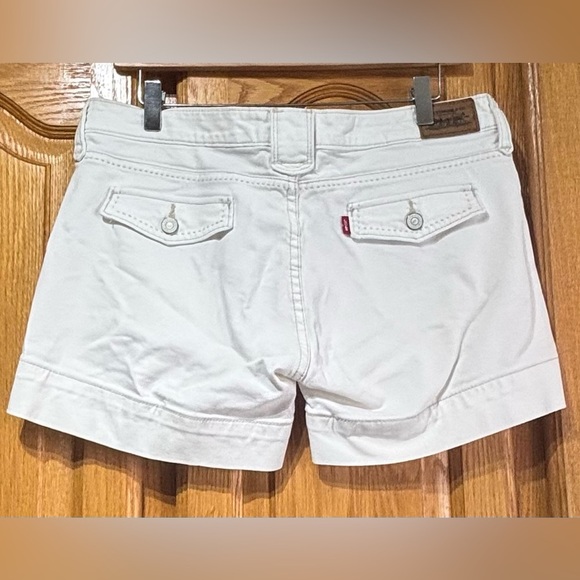 Levi's Women's White Jean Shorts Size 8 EUC - Picture 6 of 8